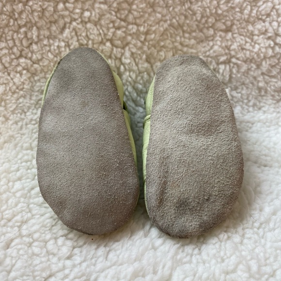 2/$20 | ROBEEZ | 0-6M | SOFT SOLE | LEATHER - Picture 5 of 6